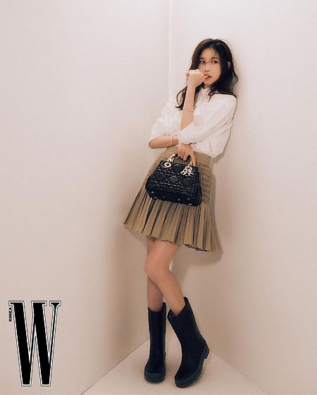 배우 이지아 'W Korea' Dior (디올) LADY 95.22 백 화보