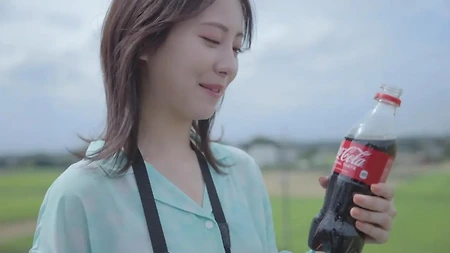 배우 하마베 미나미 코카콜라 'Bottle to Bottle' 캠페인 영상