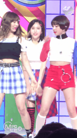 손키스 날리는 미나