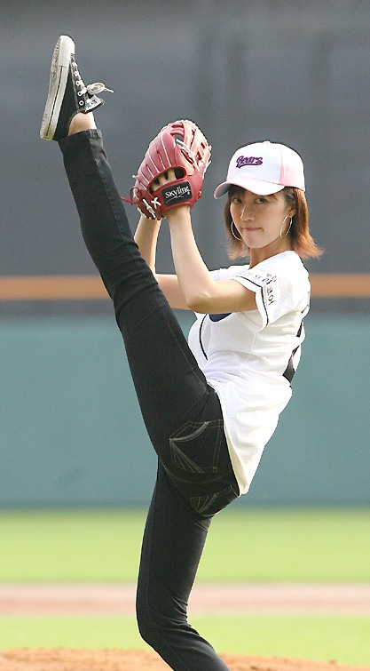 서현진 아나운서 하이킥시구동영상~