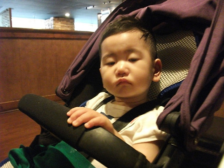 식당에서 잠이 덜깨서 ㅎ