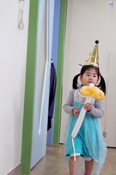 어린이집에서 생일축하 (2016년 5월)
