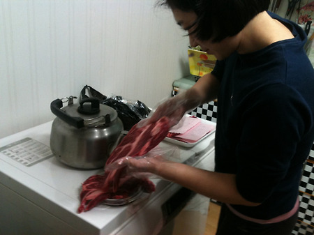 요리 준비하는 주이