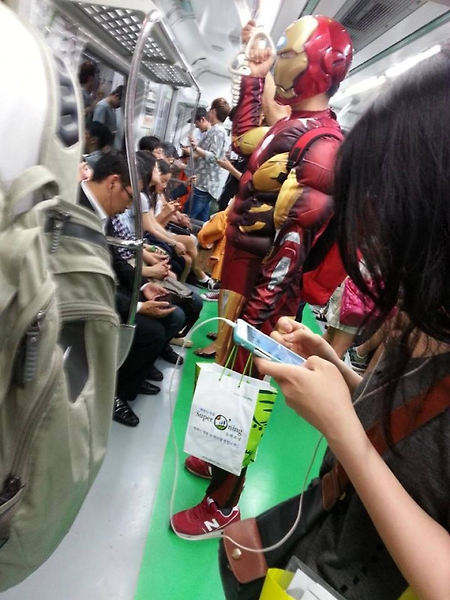 지하철2호선에서 코스프레