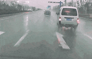 빗길운전의 위험성