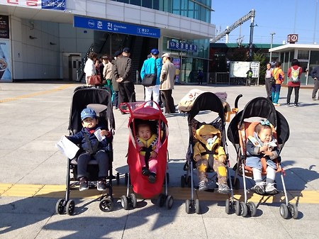 유모차 부대. 덜덜덜...