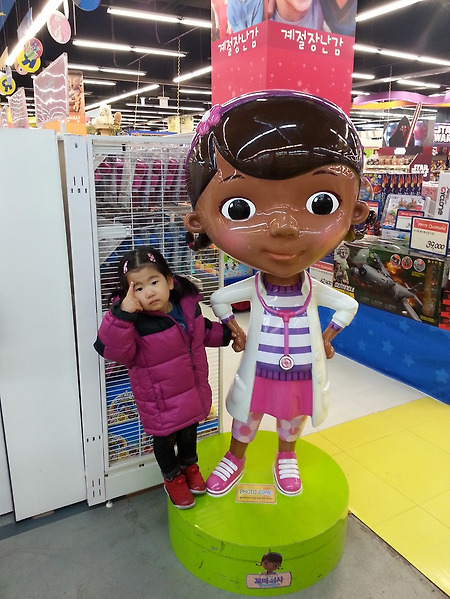 시윤오빠와 장난감가게에서