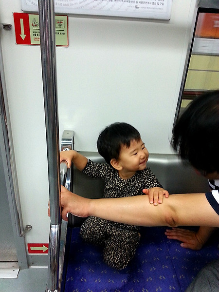 이봐, 좀 나가자구. (in 지하철)