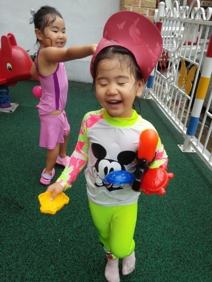 어린이집 옥상에서 물놀이