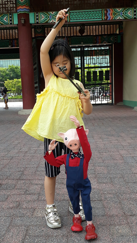 대공원 입구에서