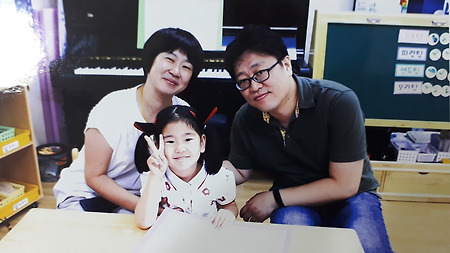 유치원에서 가족사진