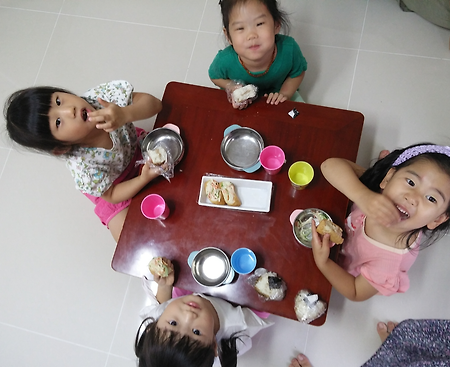 친구들과 밥먹기