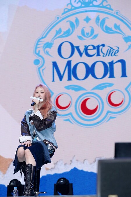 이채연(Lee Chae-yeon) 두 번째 미니앨범 '오버 더 문(Over The Moon)' 발매 기념 쇼케이스 고화질