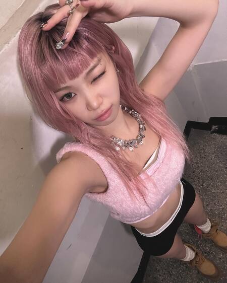 핑크머리 르세라핌 김채원 인스타그램 셀카 사진