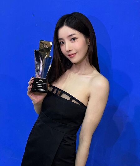 권은비 Asia Artist Awards 인스타사진
