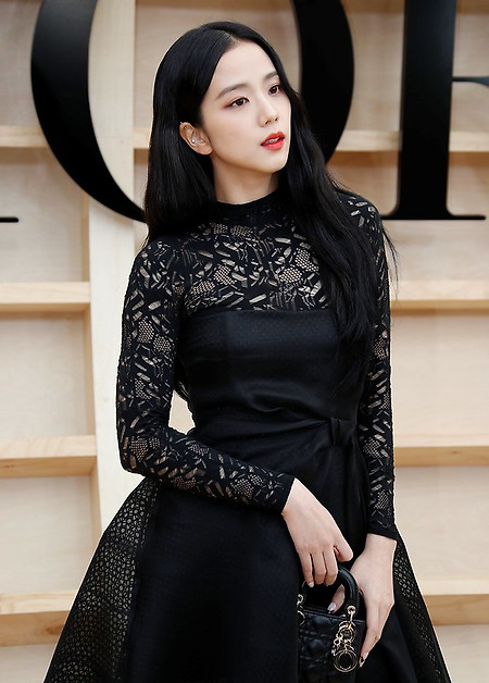 BLACKPINK(블랙핑크) 지수(JISOO) 디올 2022 가을 여성 컬렉션 패션쇼 사진 고화질