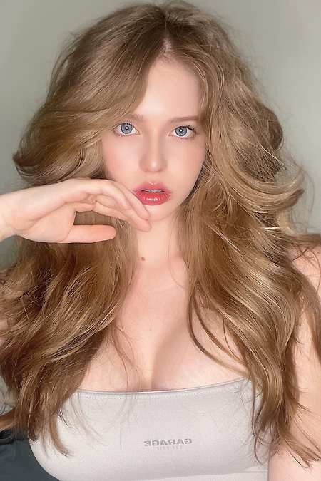한국에서 활동하는 러시아 모델 Anna 인스타그램 셀카 사진 - 3