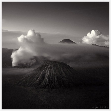 아름다운 자연풍경을 흑백사진으로 표현한 인도네시아의 사진작가 Hengki Koentjoro