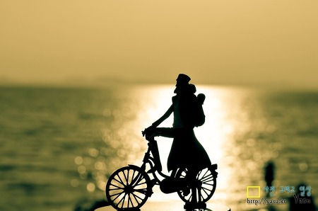 해변의 자전거 탄 사나이..(아오키지 쿠잔 피규어)