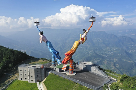 중국 충칭의 움직이는 전망대 비천지문(飞天之吻)