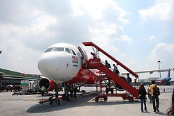 성수기 국외 여행 준비 시 주의점. 세 가지 꼭 확인하세요.