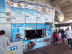 세계 최고 높이의 233 m 번지 점프