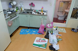 나는야자취생. 지금은?  부모님도착 한시간전 -_-);