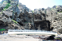 흉물로 변해버린 천연기념물 용머리해안