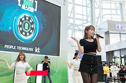 kt 배터리 SAVE 페스티벌에서 만난 가수 홍진영 몸매 끝판왕!