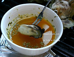 폐타이어 굴? 그게 뭐죠? 미국에서 굴을 따고 먹는 법