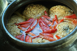 차가버섯차물에 메주풍덩( 2016 버젼 유진의 창작된장: 과정2- 소금물에 담그기 편)