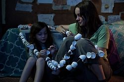 캡틴 마블-브리 라슨 영화 룸에서의 그 미혼모...