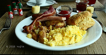 배터지게 나오는 4 코스 미국 컨츄리 브랙퍼스트