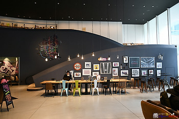 밀레니얼 감성의 새로운 호텔, 목시 오사카 Moxy Osaka Honmachi