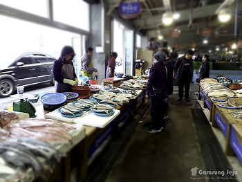 제주도 유일, 그림 같은 백사장 낀 재래시장