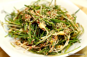 봄내음 가득한 제철 한끼 식사~ 달래무침과 냉이된장국~!