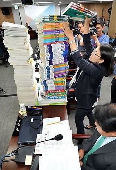 우리는 왜 교과서 없는 교육 못하지?