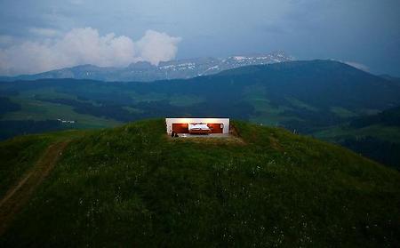 세계 최초 '0'성 호텔 Null Stern, 죽기 전에 가 봐야 할 호텔 옆에 있는 희한한 호텔