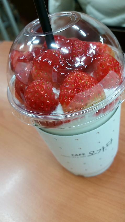 [카페] 중독성 갑 오가다 딸기요거트스무디♡♡♡♡